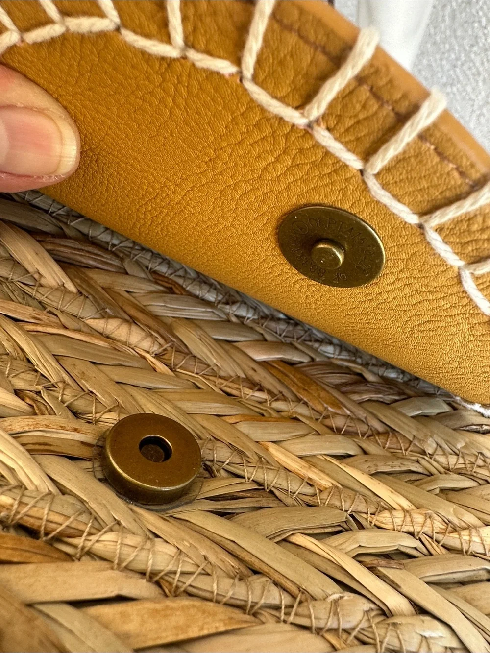 Universal Thread natural woven